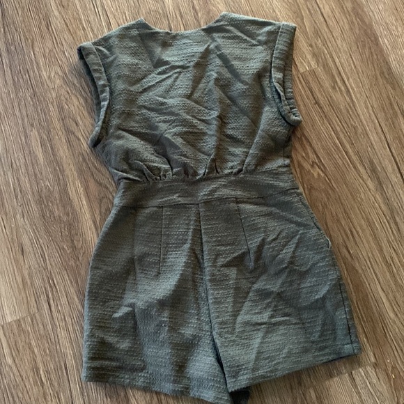 Express Tweed sleeveless utility romper army green Sz 10. military whimsical - Picture 7 of 7